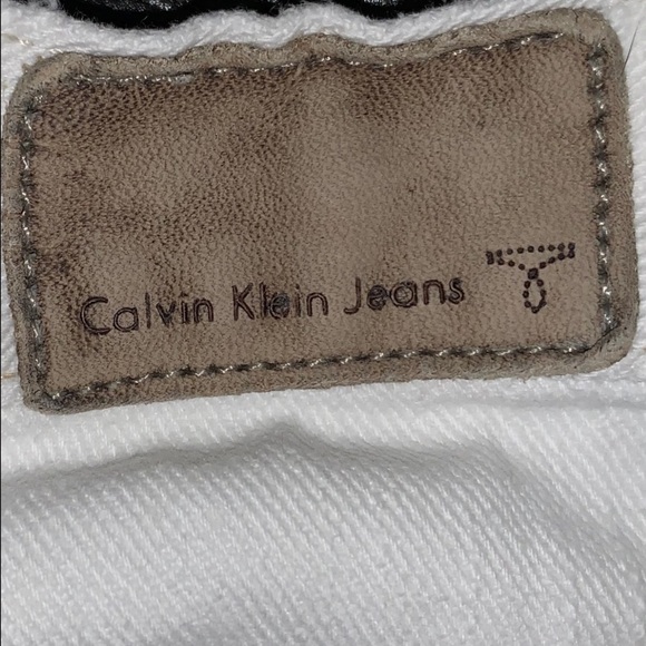 Calvin Klein jean shorts - Picture 3 of 9